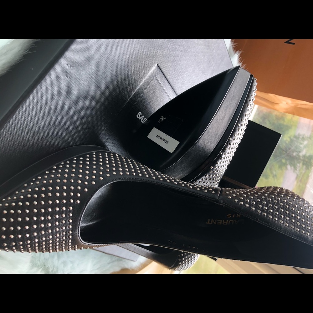 Shoe - Picture 8 of 8